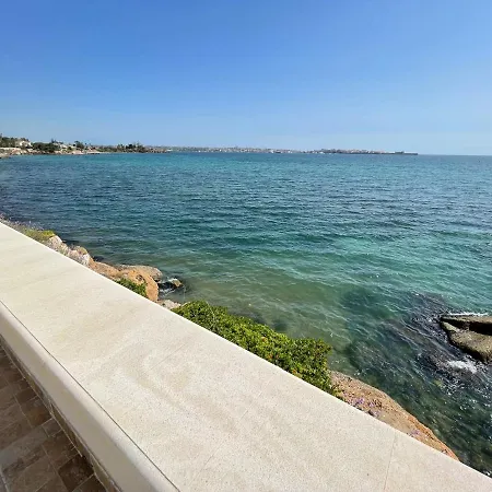 Waterfront Villa Siraküza